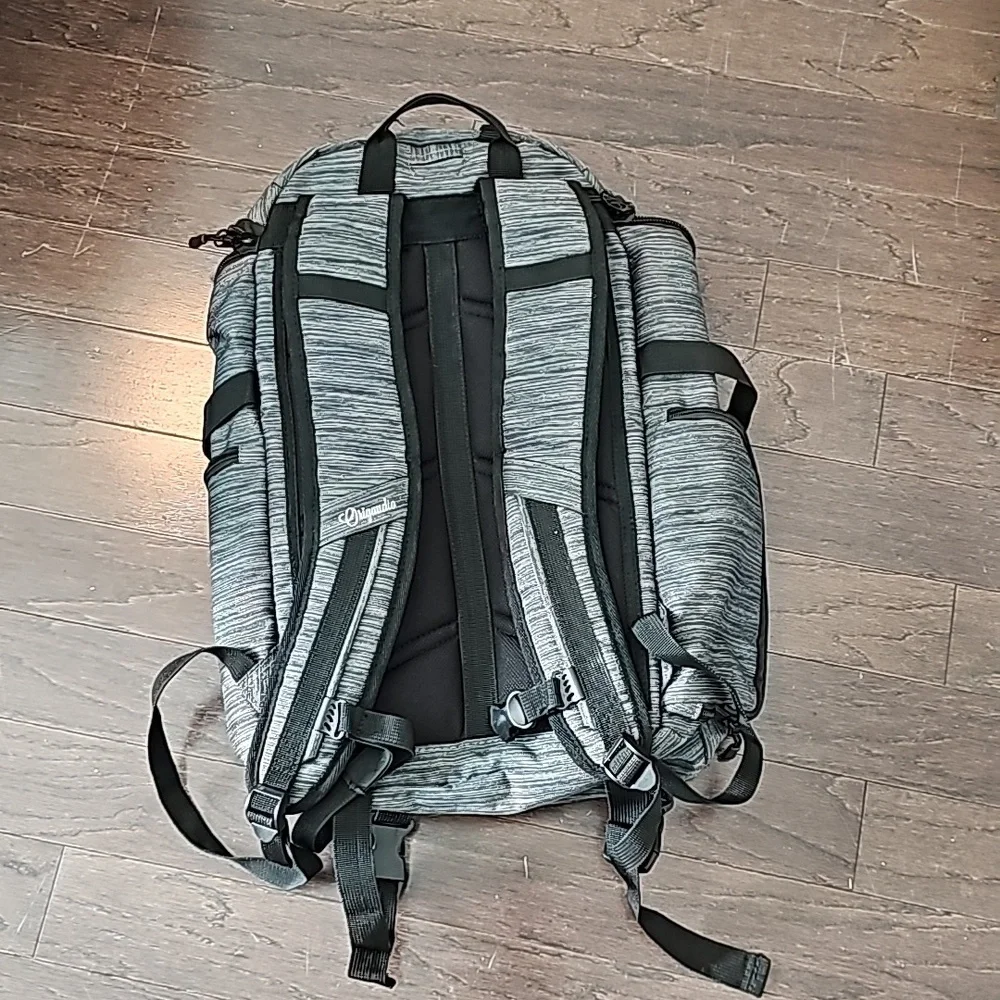 Toyota TRD backpack ( Tundra , Tacoma, Camry , 4 runner ) - Picture 4 of 4